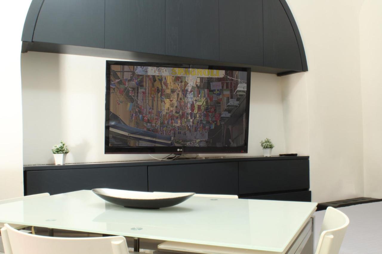 O' Vascio Street Apartment Napoli Bagian luar foto