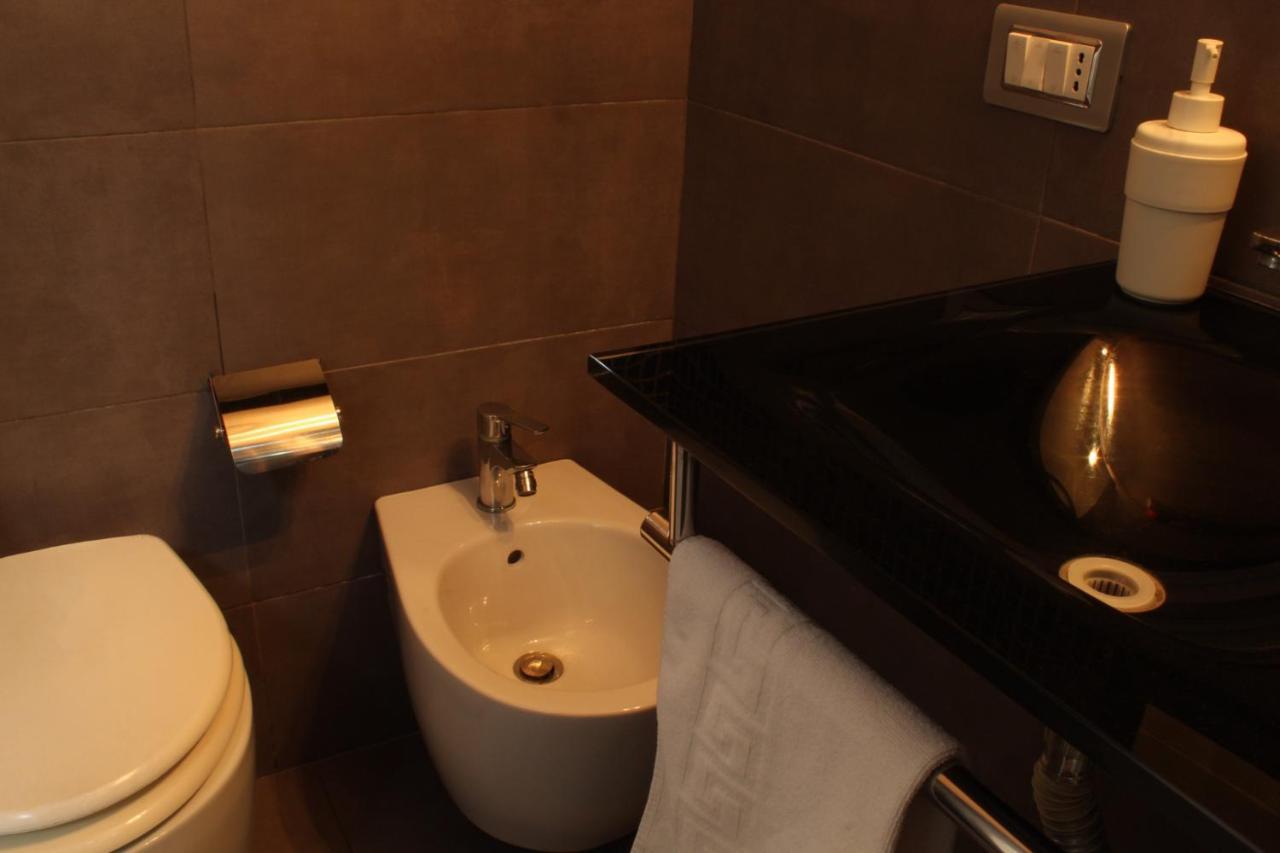 O' Vascio Street Apartment Napoli Bagian luar foto